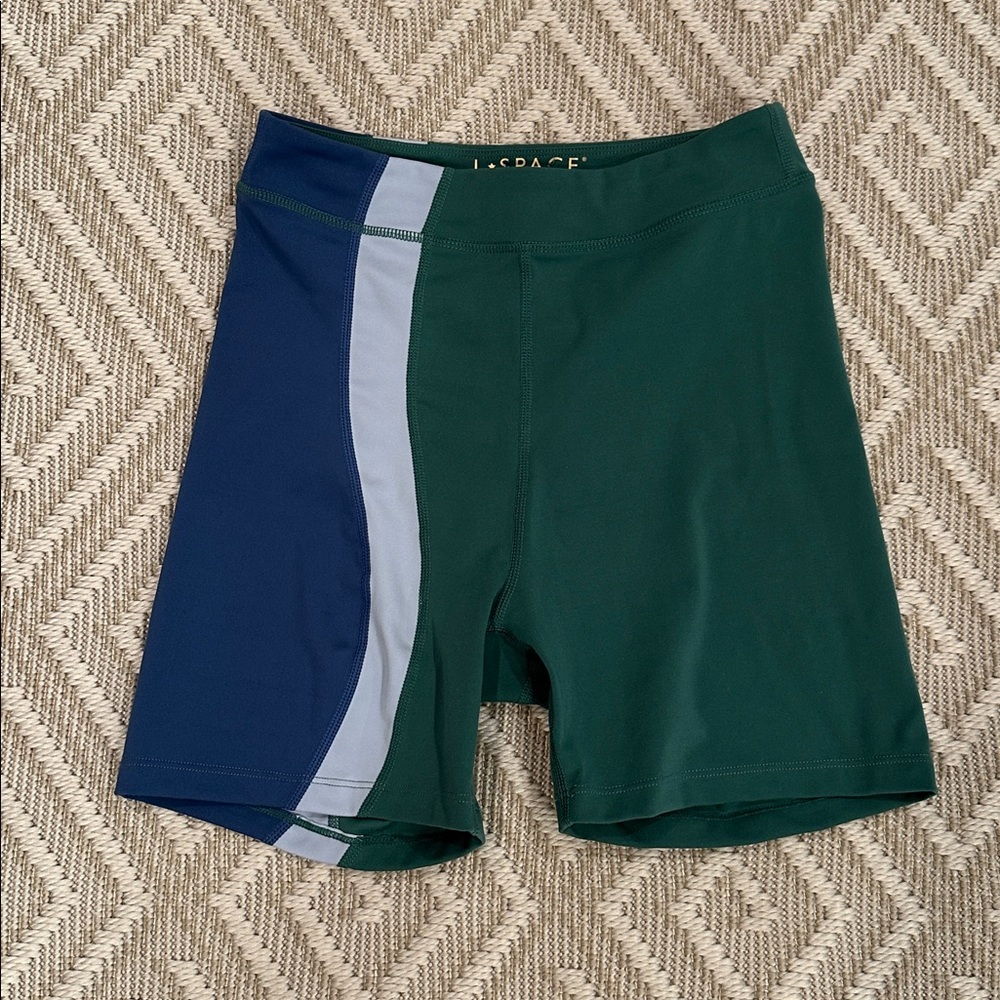 LSPACE Make Waves Short- in Cypress *NWOT